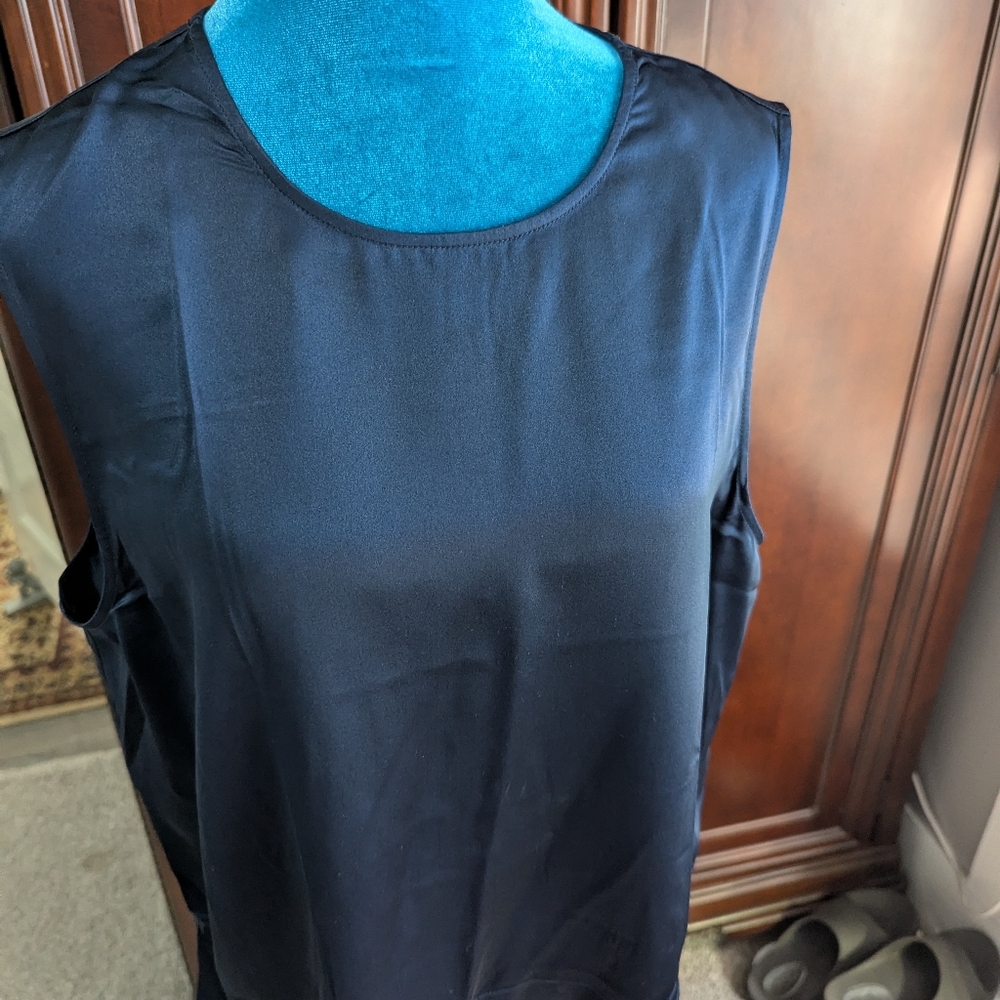 Elegant Blue Silk Sleeveless Top - Picture 8 of 8